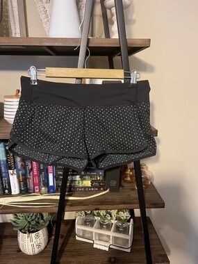 Lululemon Speed Shorts Black Polka Dot Size 6